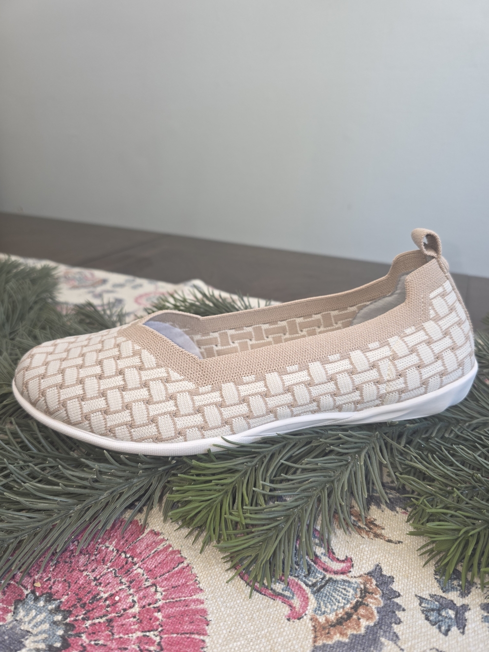 bernie mev. Women's Catwalk Weave Flats in Blush/Cream